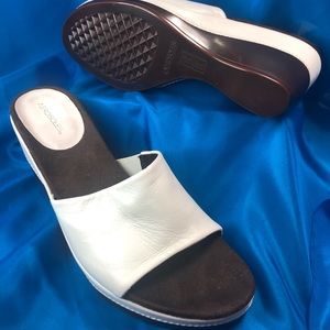 Aerosoles White Leather Sandal on Wedge Sole